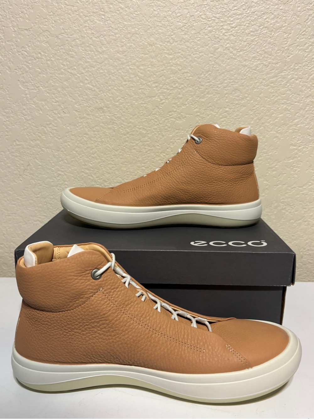 Ecco Women’s Tan Leather Chukka Boots with White Sole, Size 10 - 10.5 (EU 41)